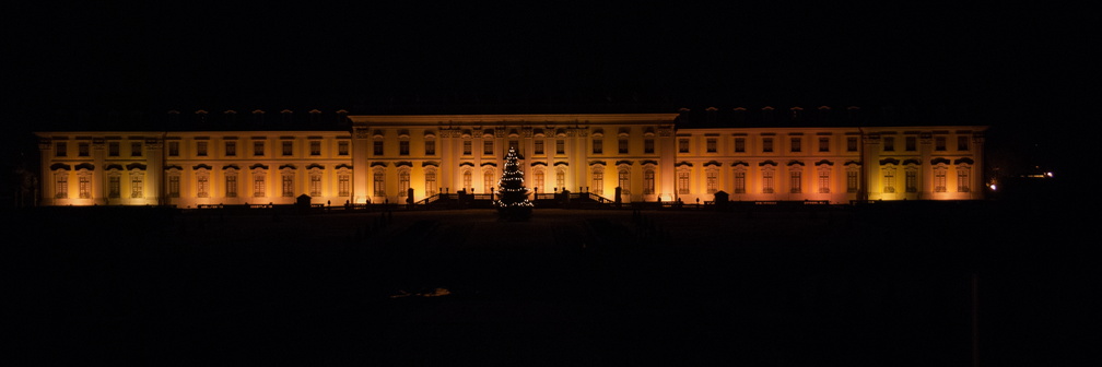 0010 Ludwigsburg Weihnachtsmarkt Schloss 20101204